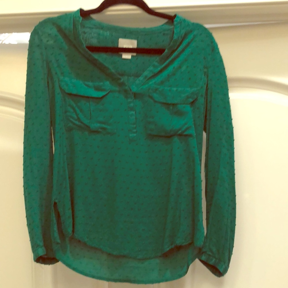 Green quarter length sleeve v neck blouse